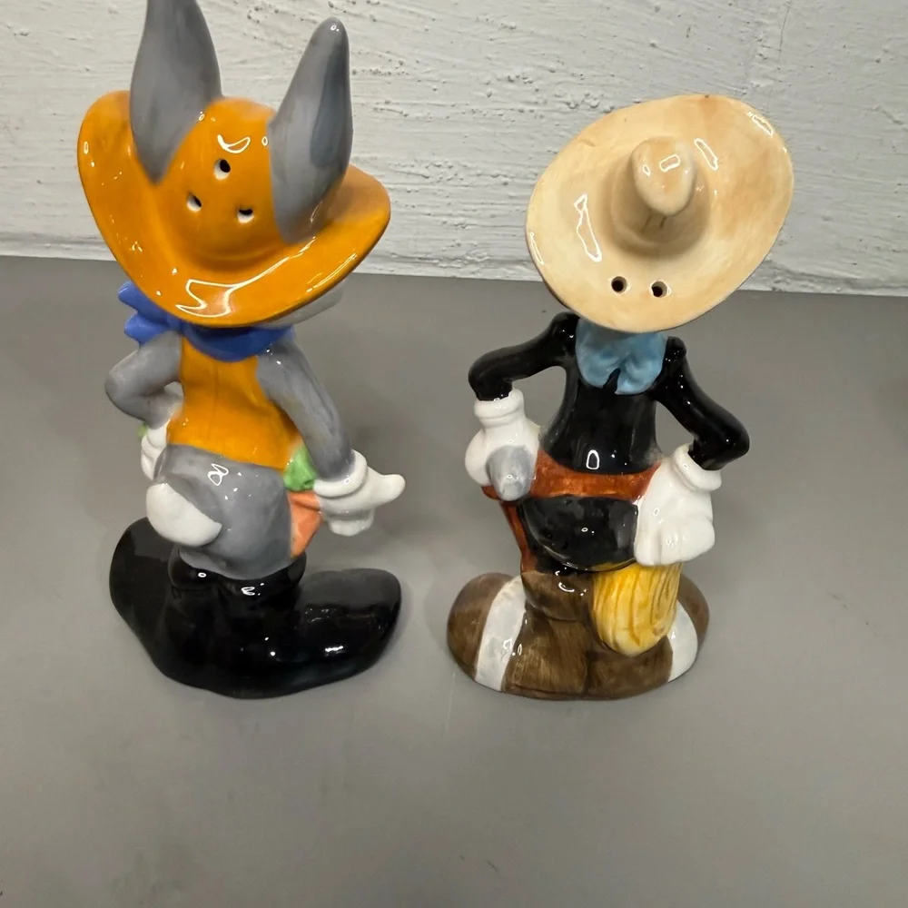 VINTAGE 1993 BUGS BUNNY AND DAFFY DUCK SALT AND PEPPER SHAKERS - Picture 5 of 6